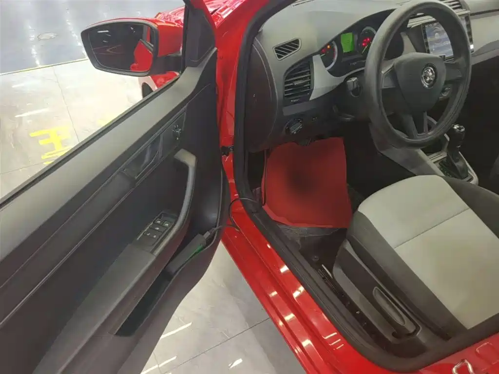 Škoda Fabia 2017 1.4L Auto Car Enjoy Edition фото 16