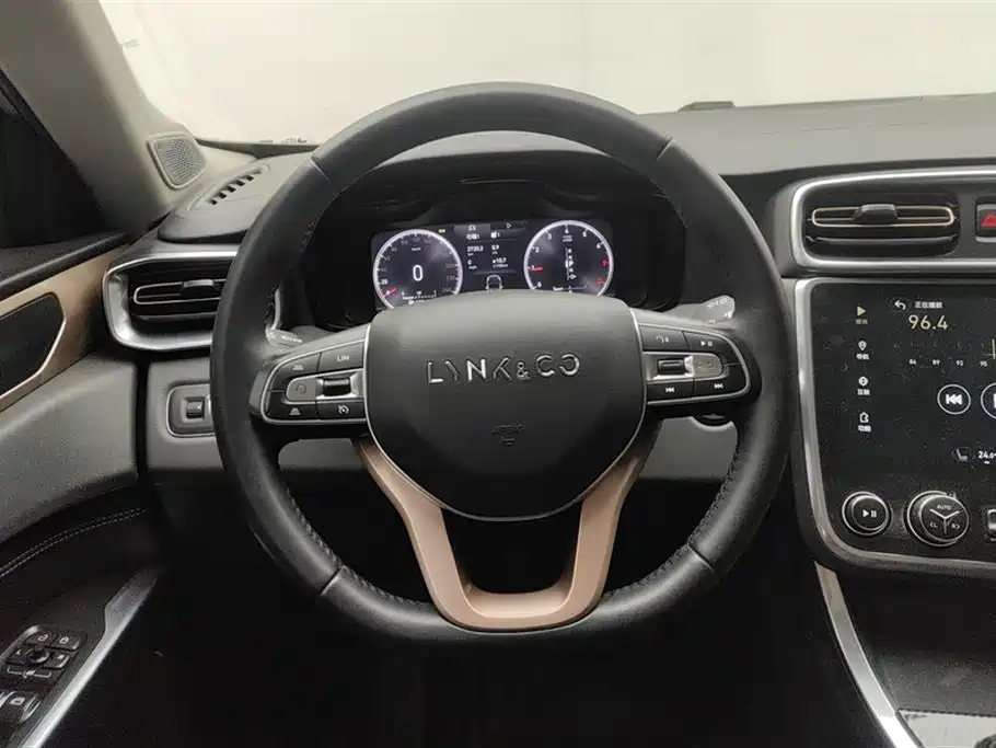Lynk & Co 01 2017 2.0T 2WD Pro Version фото 15