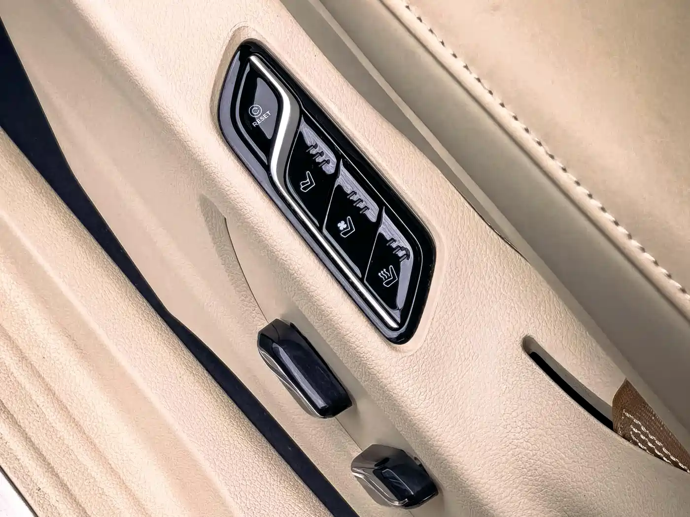 Voyah Auto Voyah Dreamer 2024 PHEV Extended Range Premium Edition фото 29