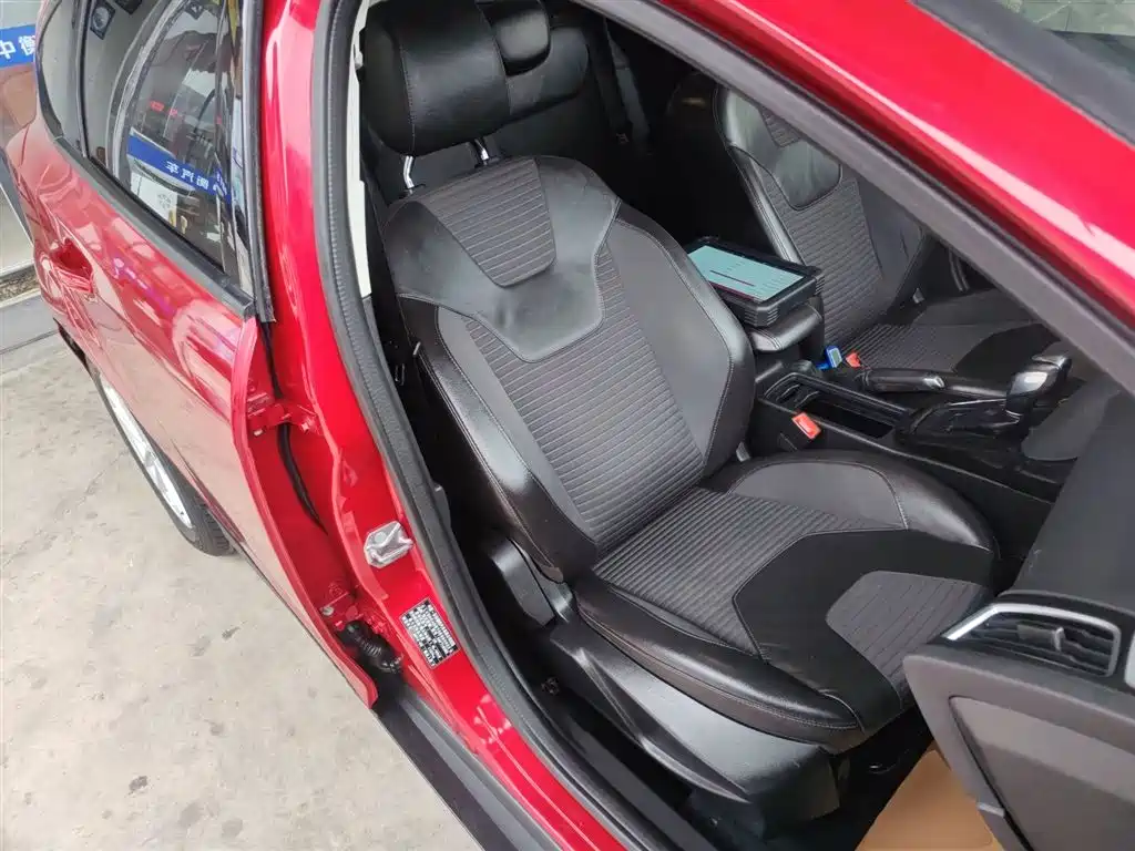 Фото 25 - Ford Focus