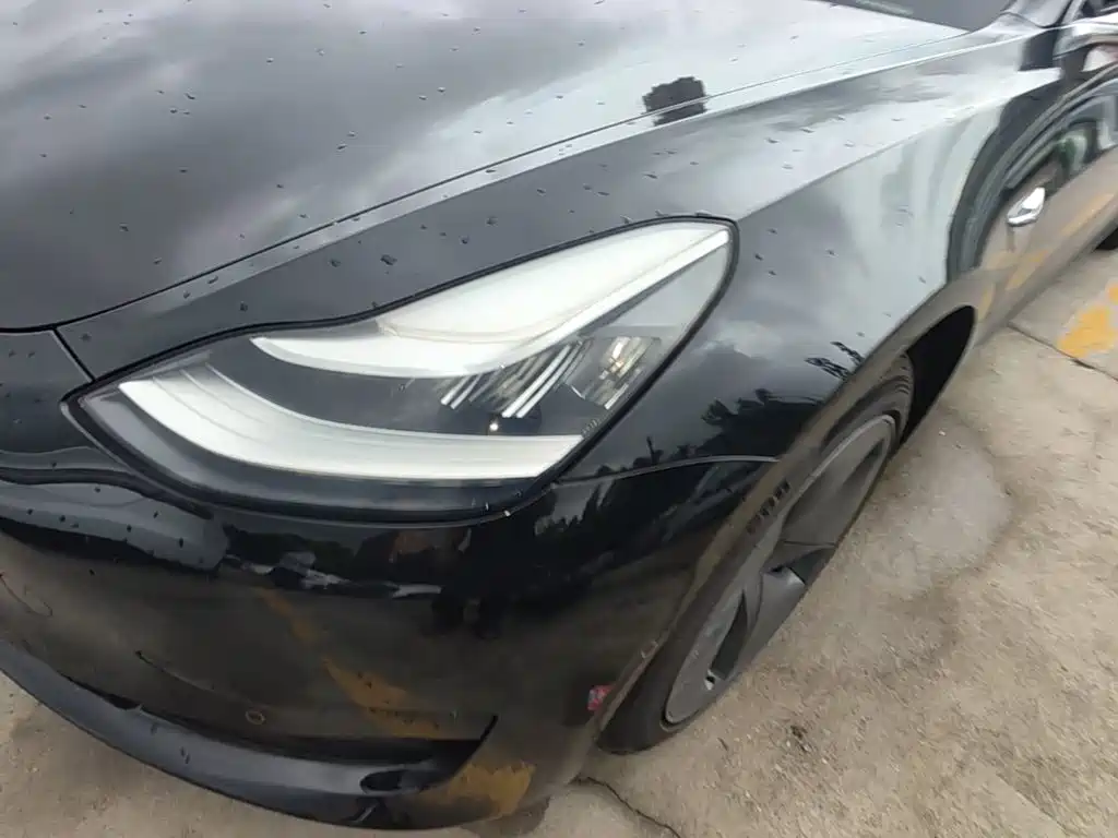 Фото 3 - Tesla Model 3