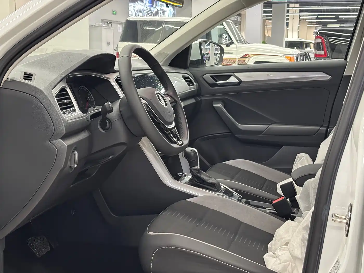 Volkswagen T-ROC 2021 Facelift 280TSI DSG 2WD Elite Smart Connect Edition фото 12