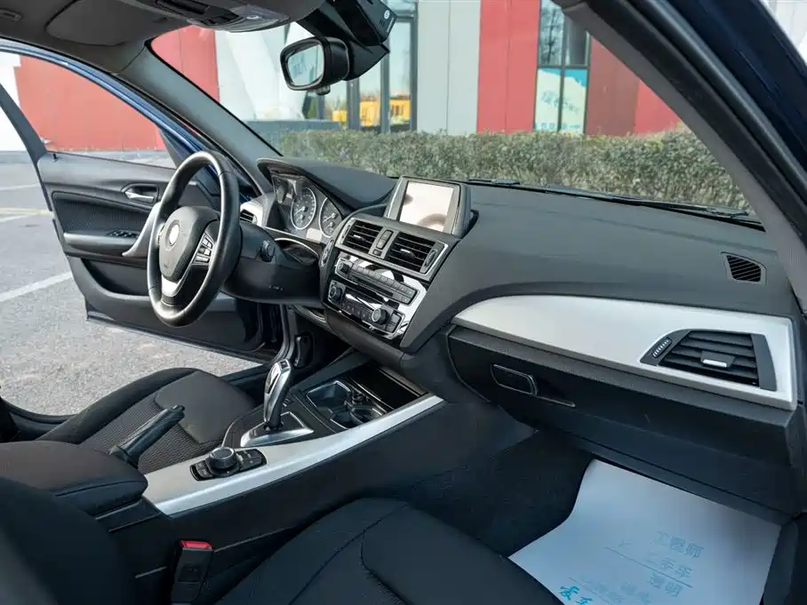 BMW 1 Series (Import) 2015 120i Leading фото 22