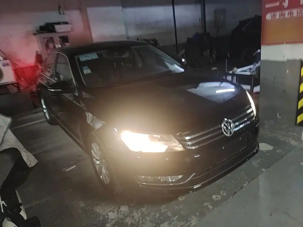 Volkswagen Passat 2015 1.8TSI DSG Honor Edition фото 4