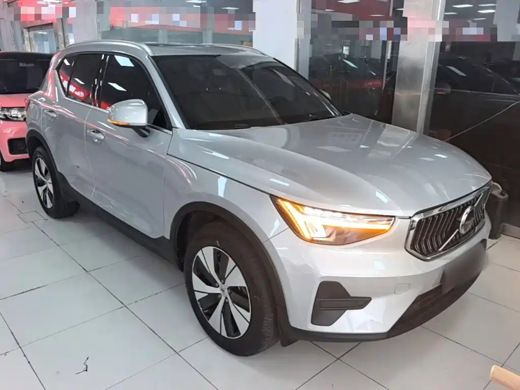 2024 Volvo XC40