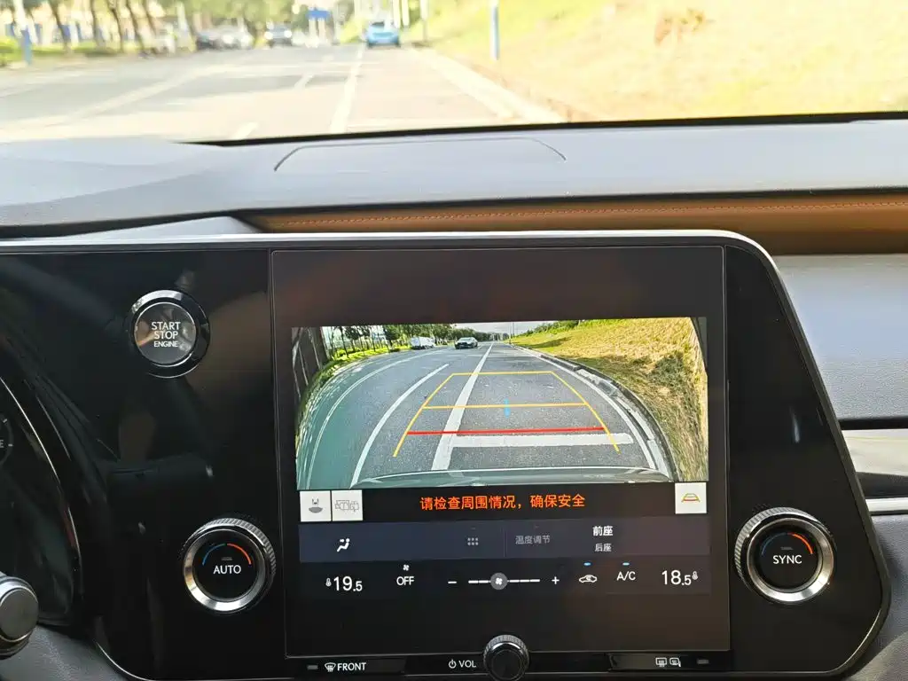 Фото 14 - Lexus RX