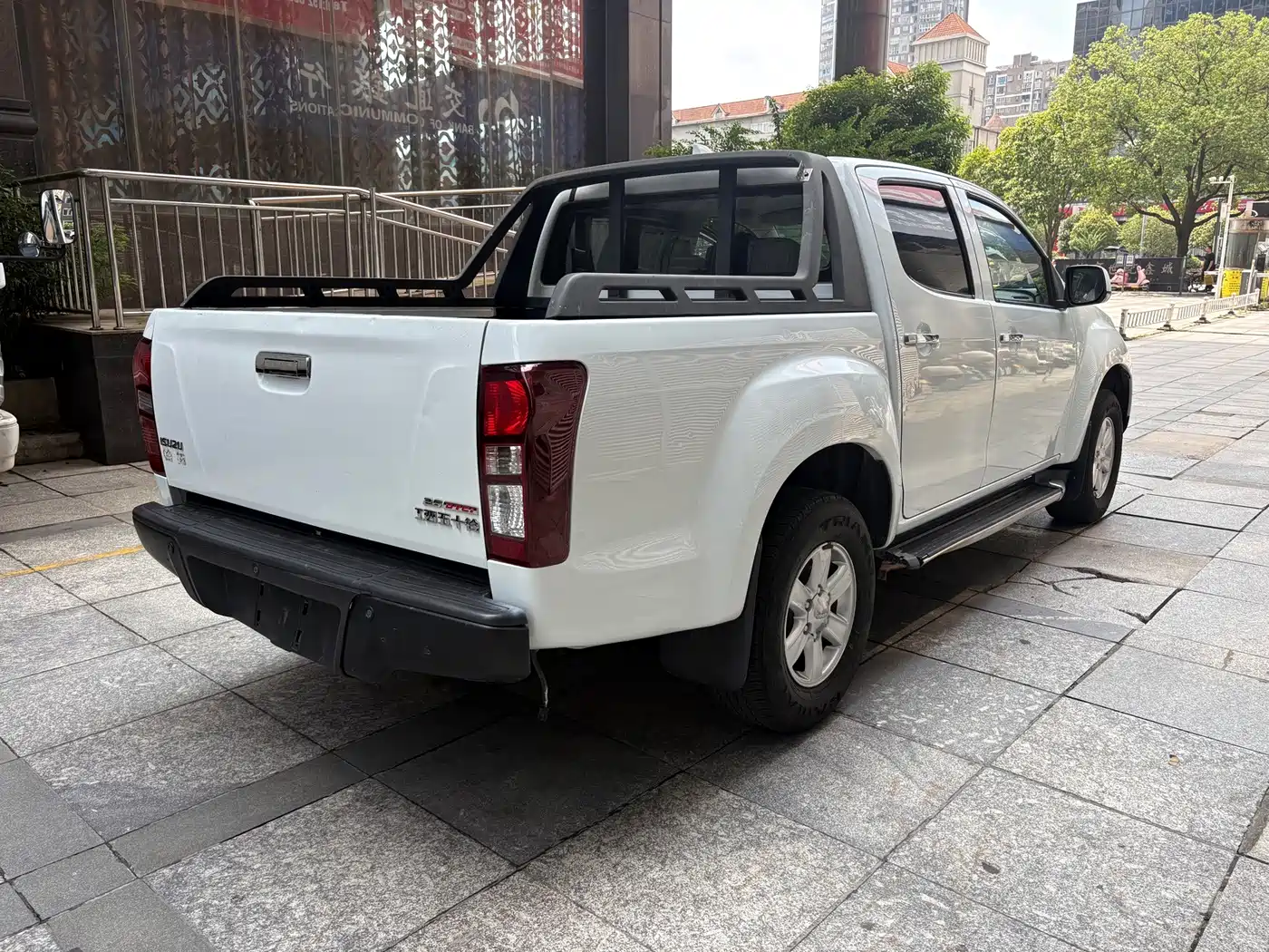 Isuzu Lingtuo 2019 2019 2.5T 4WD Automatic Basic Long Wheelbase JE4D25Q5A