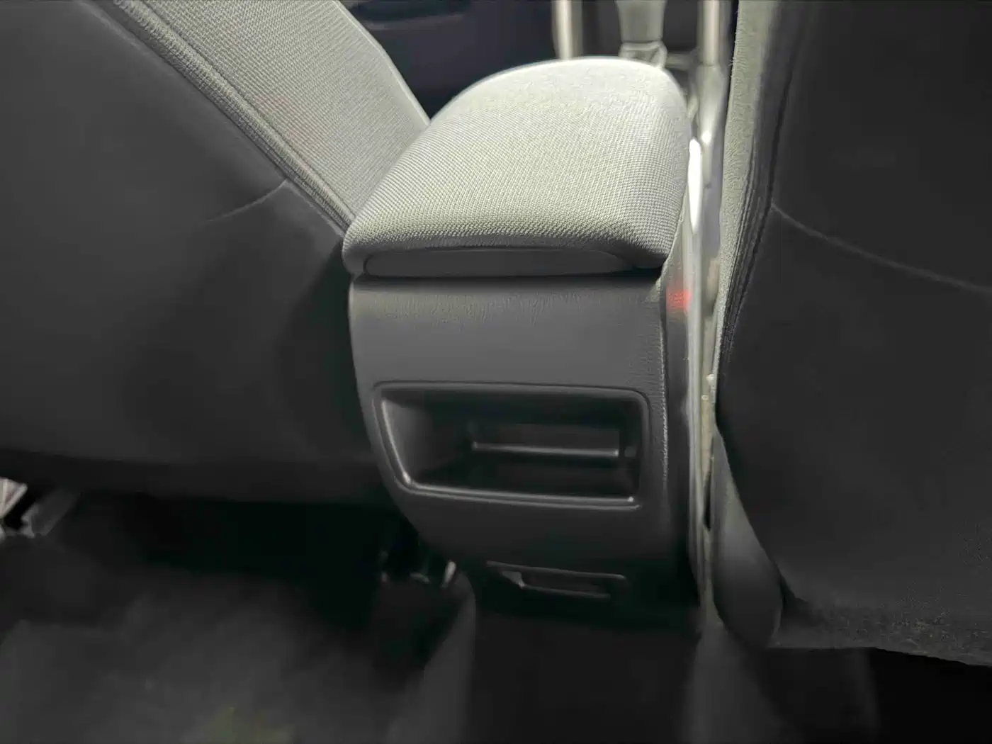 Toyota Frontlander 2024 2.0L Smart Hybrid Dual Engine Leading Edition фото 20