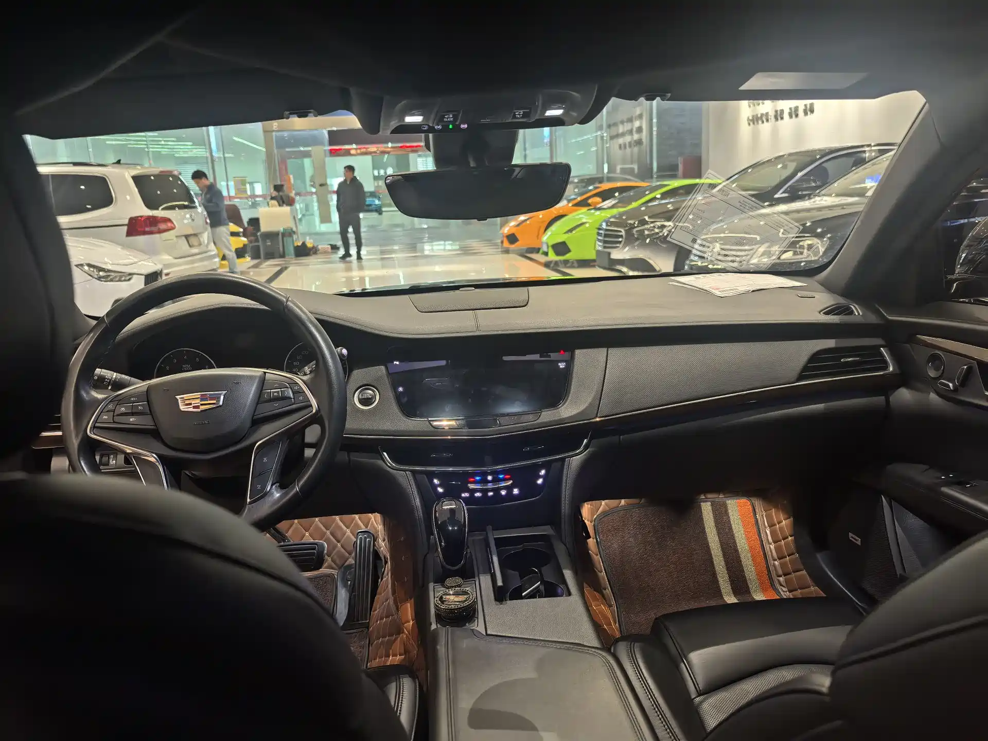 Фото 10 - Cadillac CT6