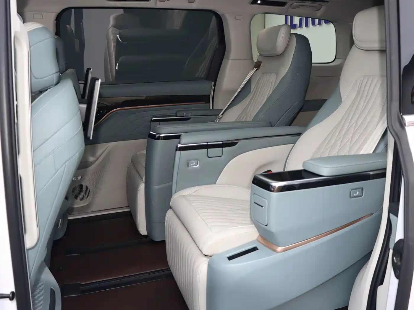 SAIC Maxus Maxus G90 2022 2022 2.0T Interstellar 7-seater