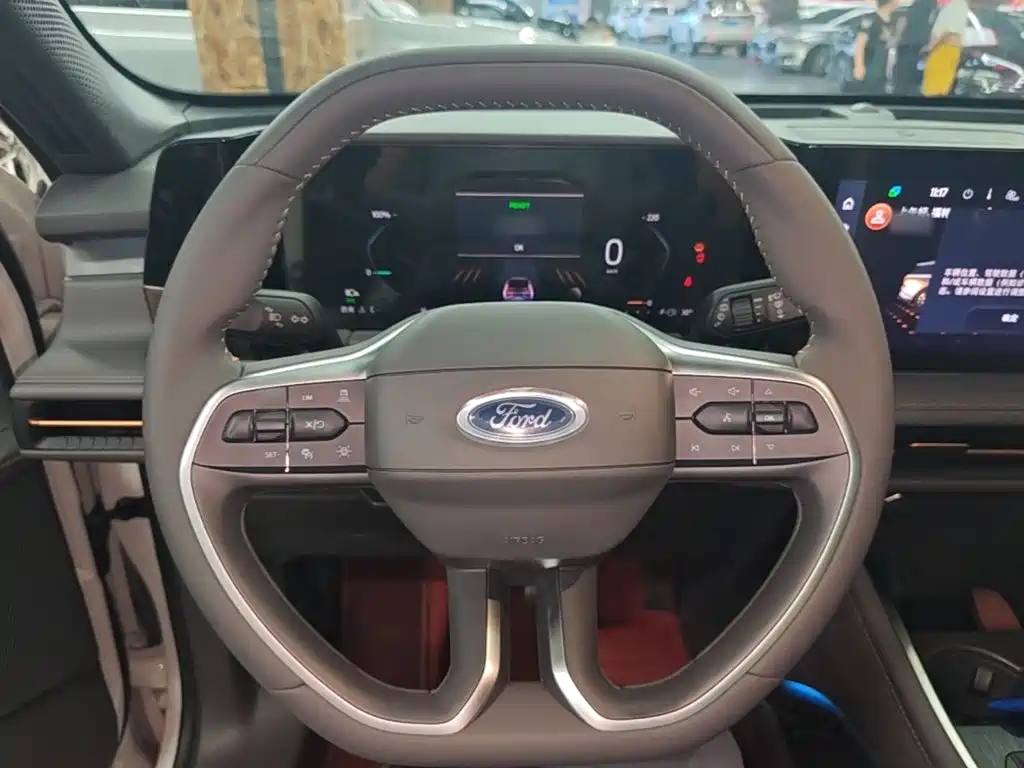 Фото 11 - Ford Edge