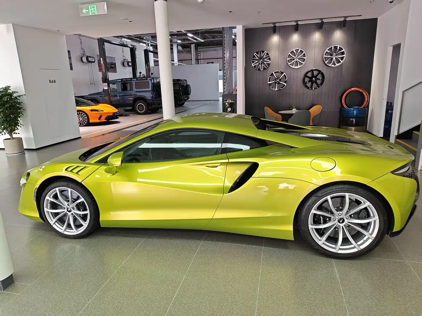 McLaren Artura 2024 2023 3.0T Hybrid Standard