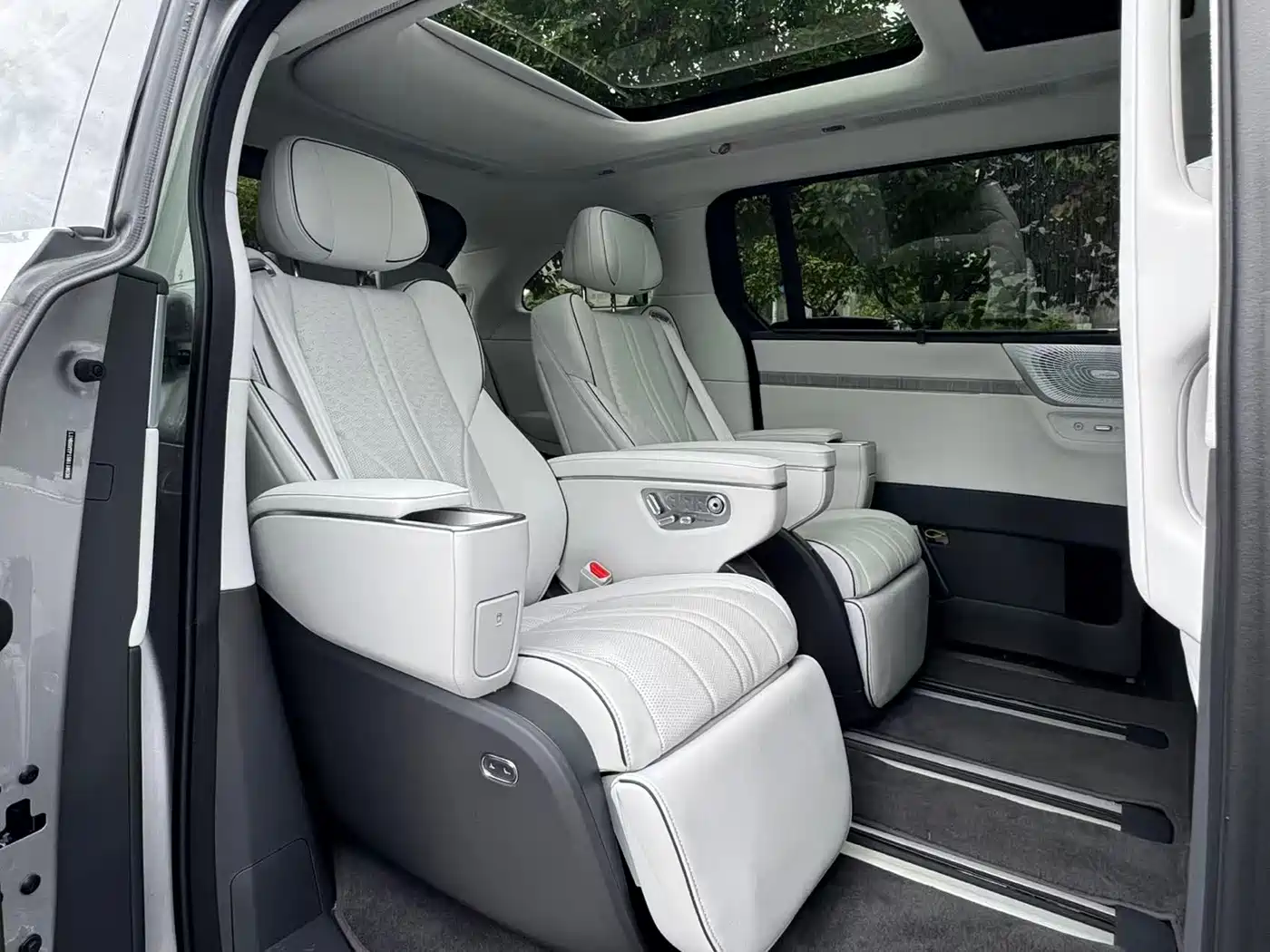 XPeng X9 2025 2025 Extended Range Edition