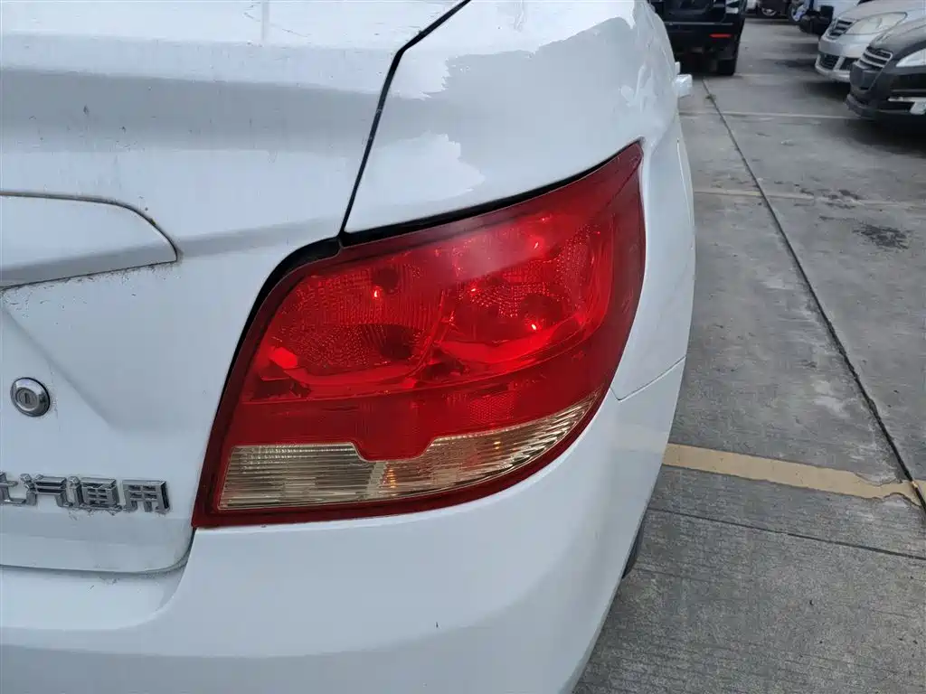 Chevrolet Sail 2015 Sail 3 1.5L Manual Ideal Sunroof Edition фото 8