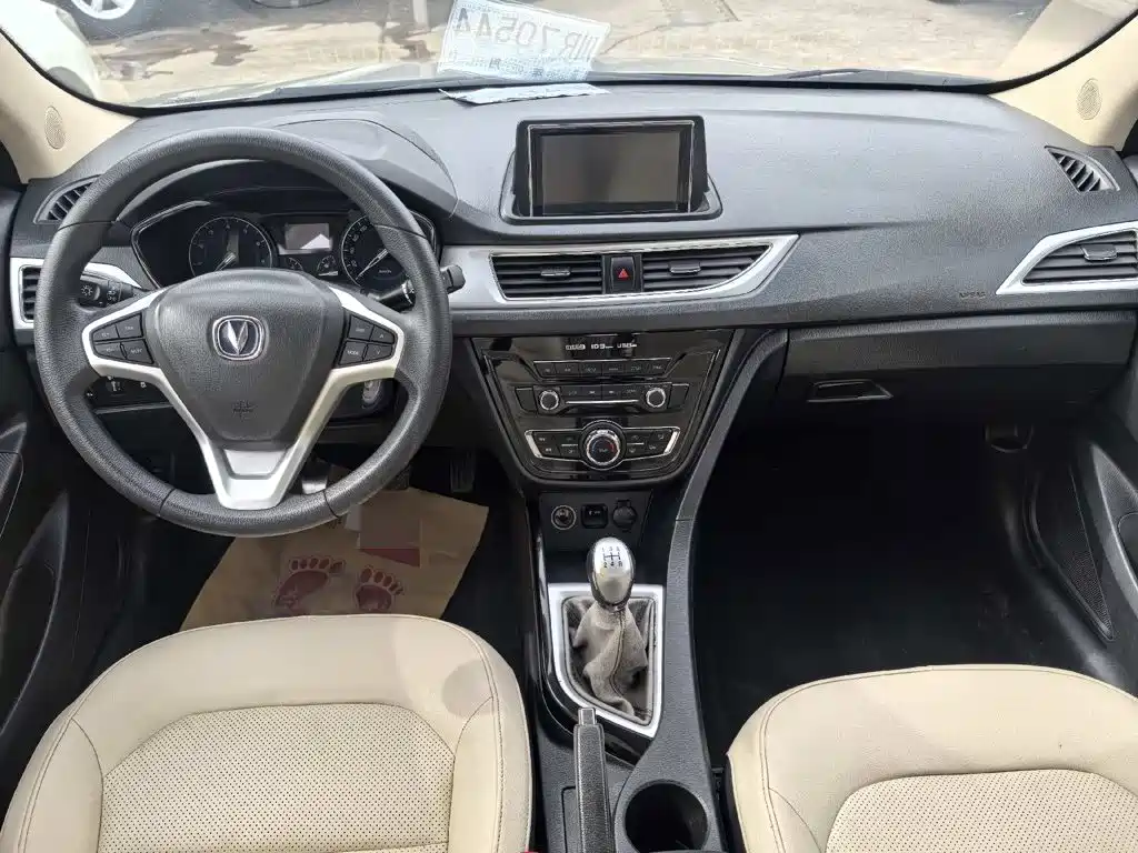 Фото 7 - Changan Yuexiang V7