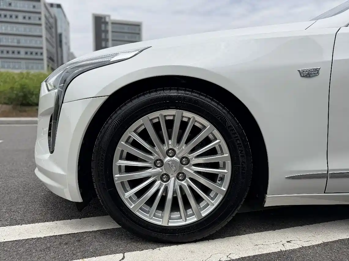 Фото 8 - Cadillac CT6