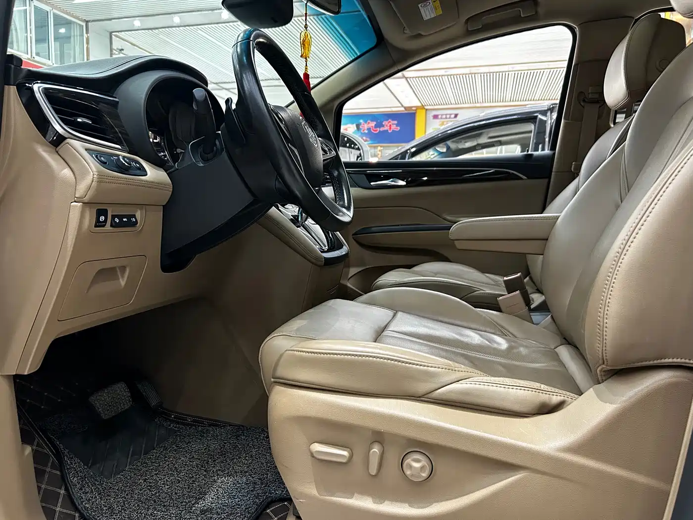 Buick GL8 2017 ES 28T Flagship China V фото 3