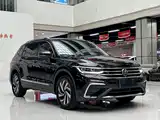 Photo 3 - Volkswagen Tiguan L
