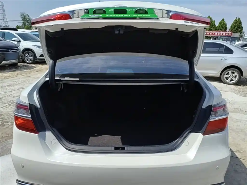 Toyota Camry 2016 2.5G 10th Anniversary Luxury Navigation Edition фото 19