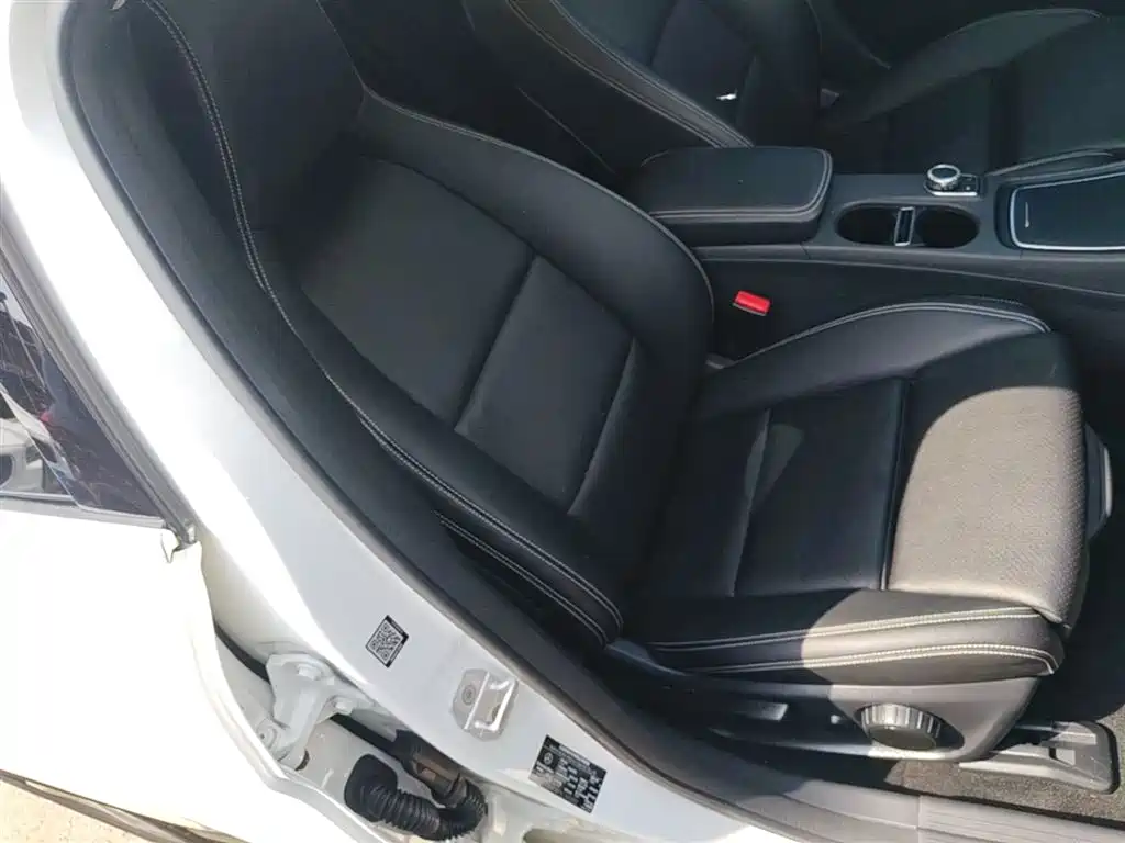 Mercedes-Benz GLA 2017 GLA 200 Dynamic фото 25