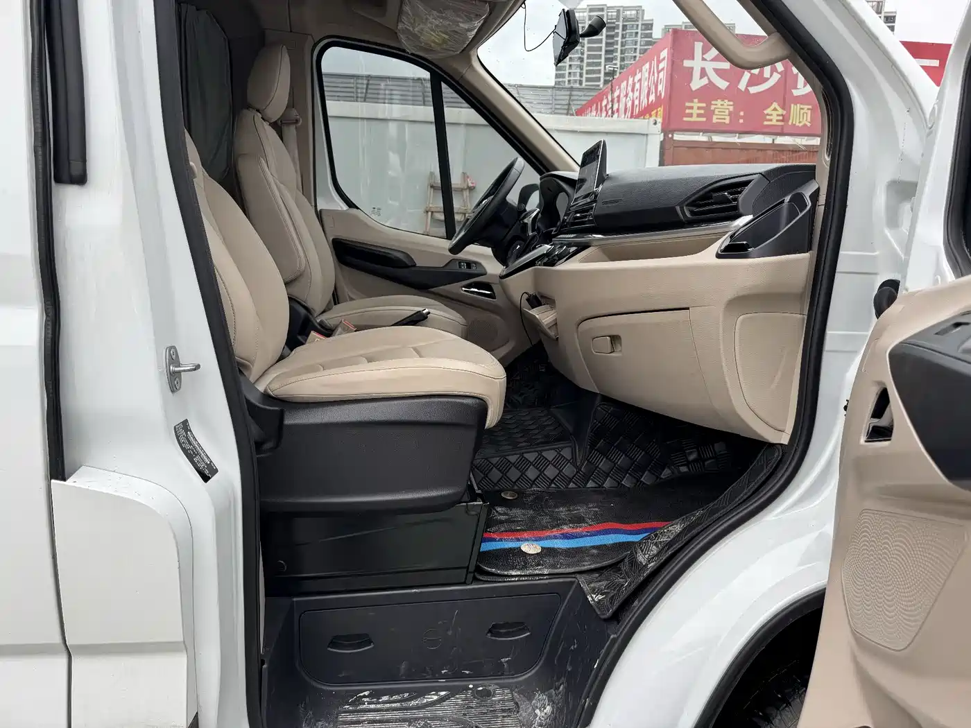 SAIC Maxus Xintu V90 2024 Zhida Commercial Version 2.0T Automatic RWD Long Wheelbase High Roof Single Rear Tire 9-Seater фото 5