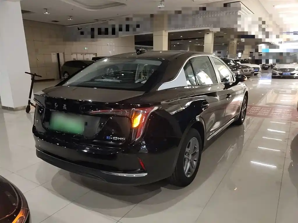 Hongqi E-QM5 2025 Model 500km Travel Edition фото 7