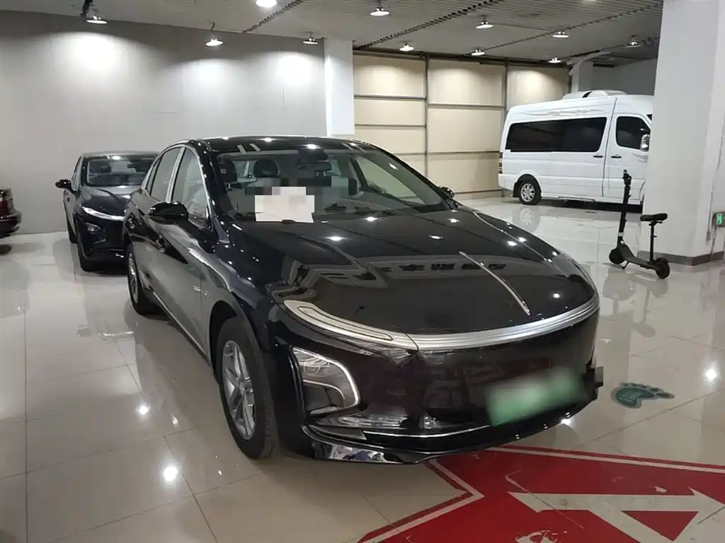 Hongqi E-QM5 2025 Model 500km Travel Edition фото 4