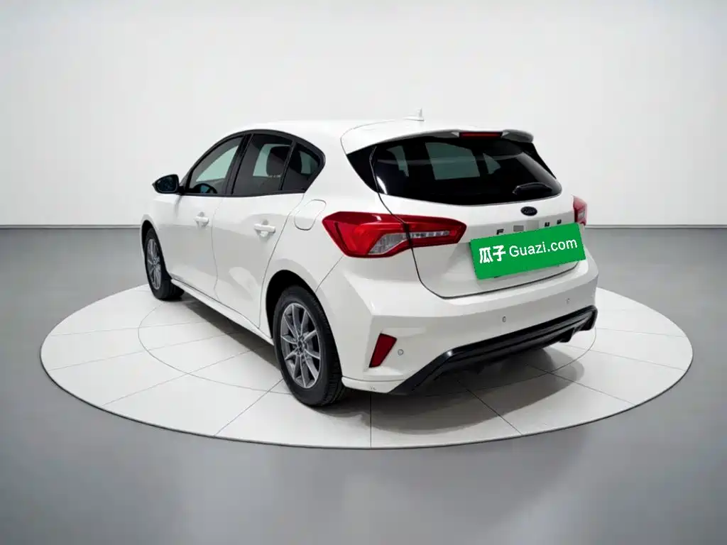 Фото 4 - Ford Focus