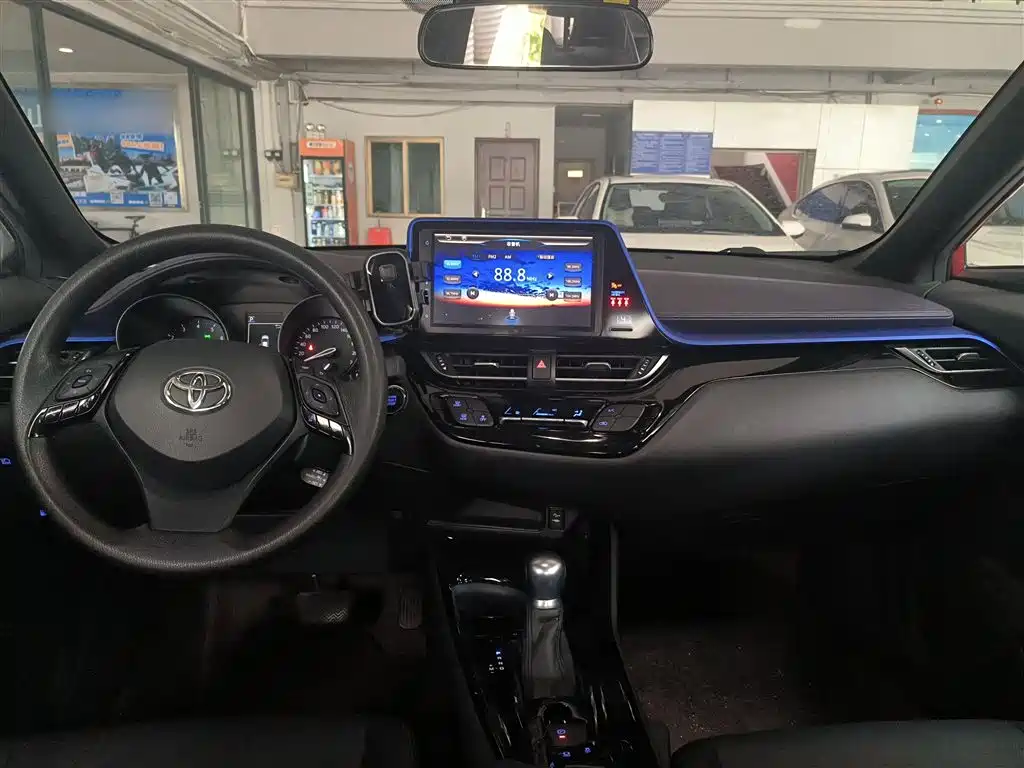 Toyota C-HR 2020 Model 2.0L Leading фото 6