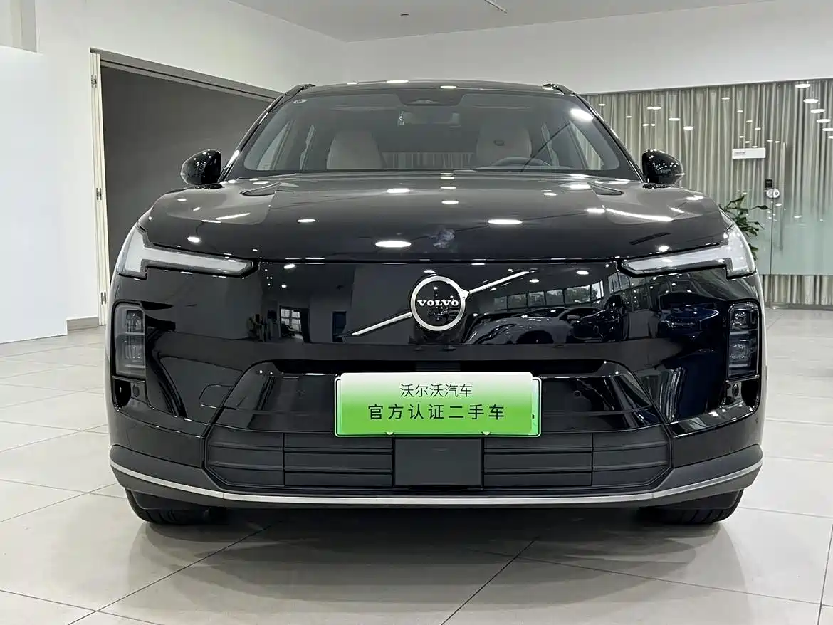2026 Volvo XC70 Plug-in Hybrid