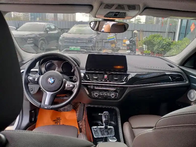 BMW 1 Series 2022 120i M Sport Shadow Edition фото 6