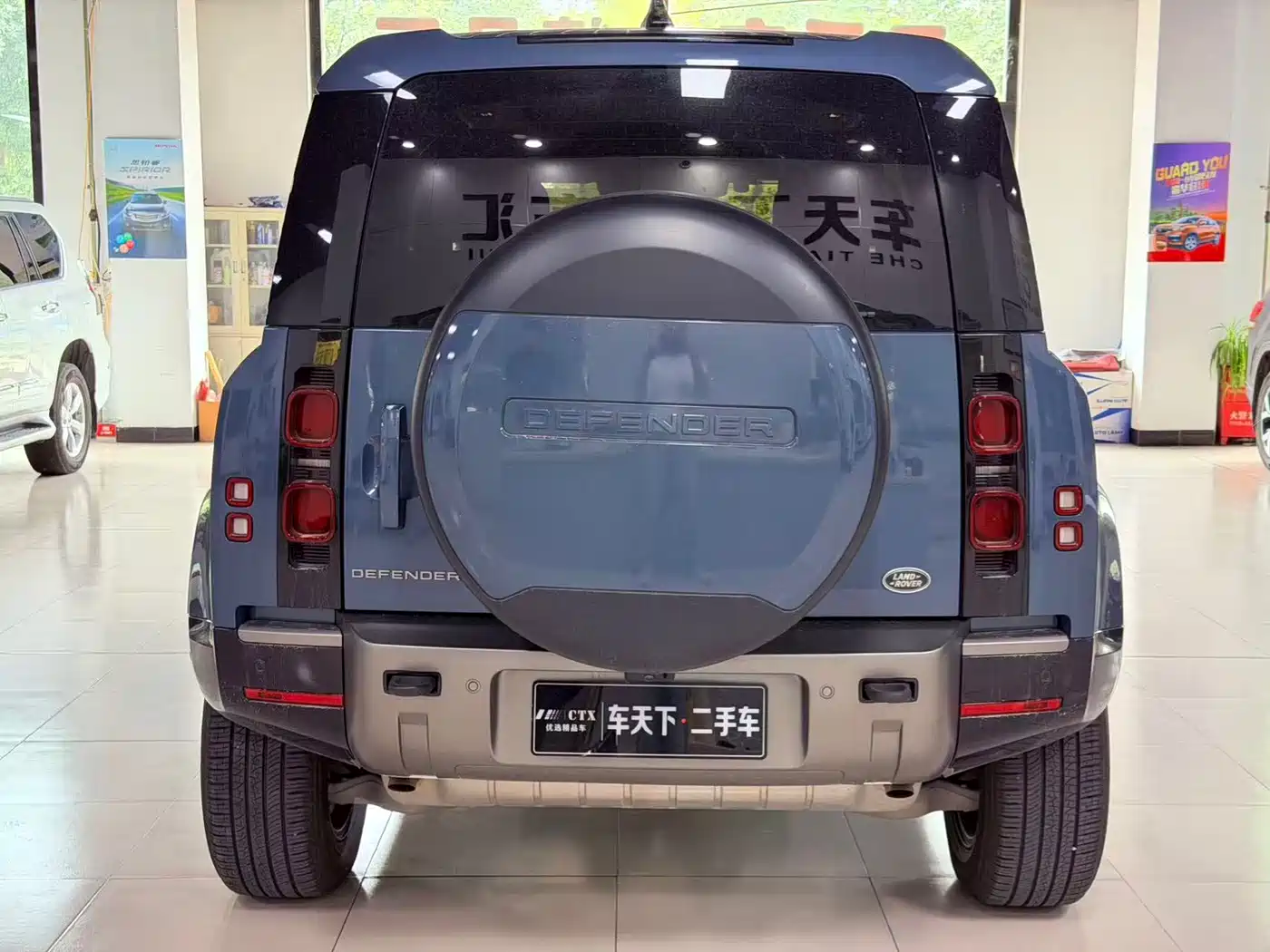 Photo 6 - Land Rover Defender