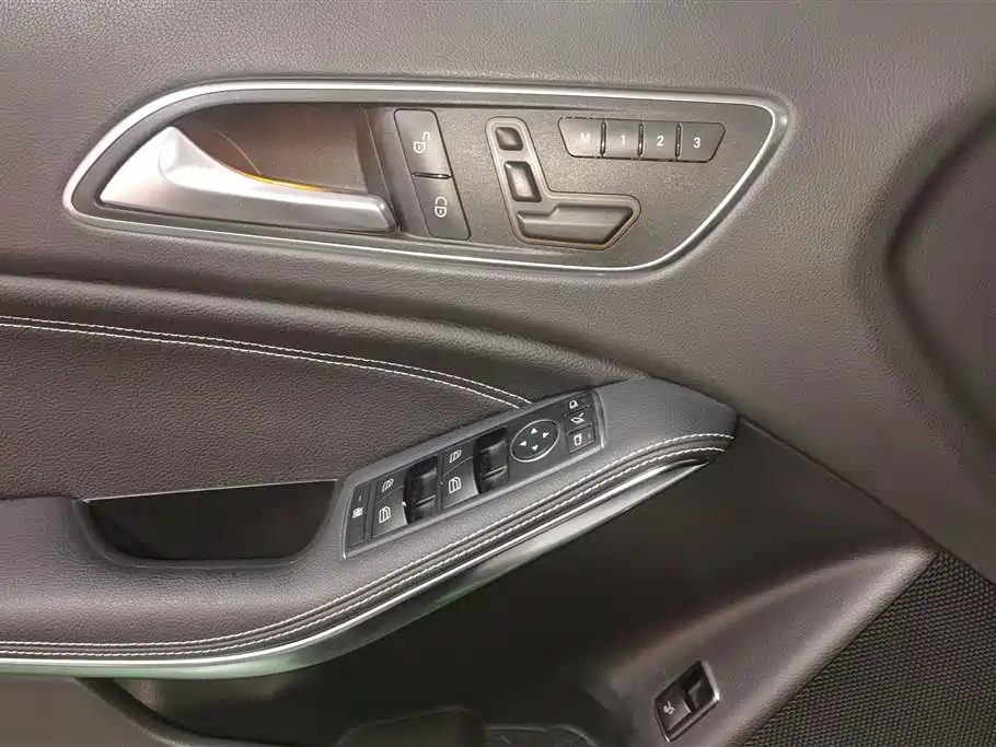 Mercedes-Benz GLA 2017 GLA 220 4MATIC Luxury фото 7