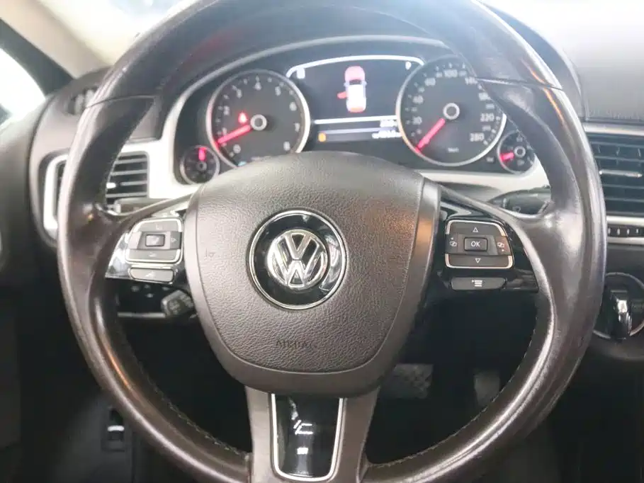 Фото 6 - Volkswagen Touareg