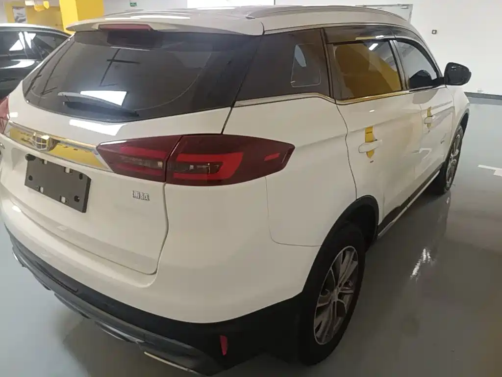 Фото 5 - Geely Atlas