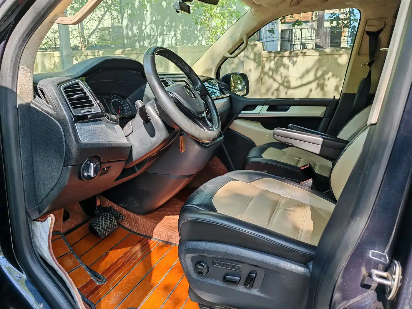 Volkswagen Multivan 2016 2.0TSI 4WD Prestige 7-Seater фото 10