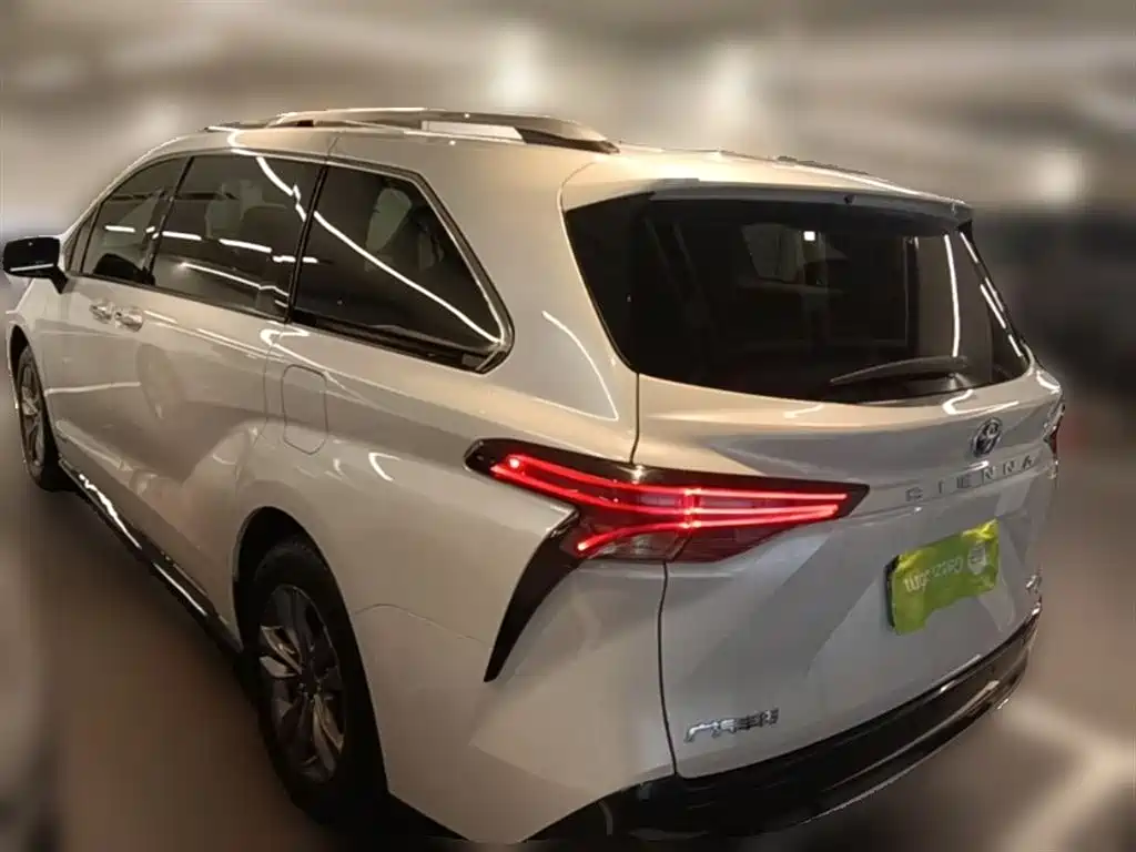 Toyota Sienna 2021 2.5L Hybrid Ultimate Edition фото 9