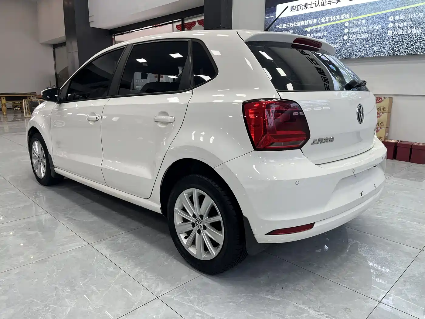 Volkswagen Polo 2014 1.6L Automatic Comfort Edition фото 10