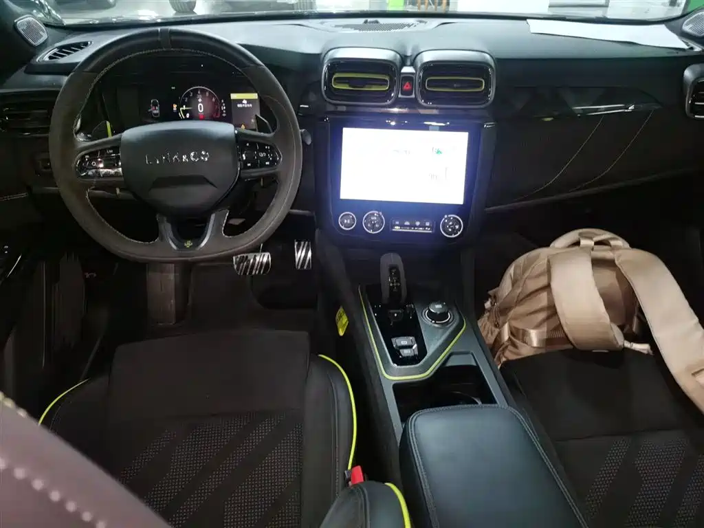 Lynk & Co 03 2022 03+ 2.0TD Auto Wind Rider Edition фото 6