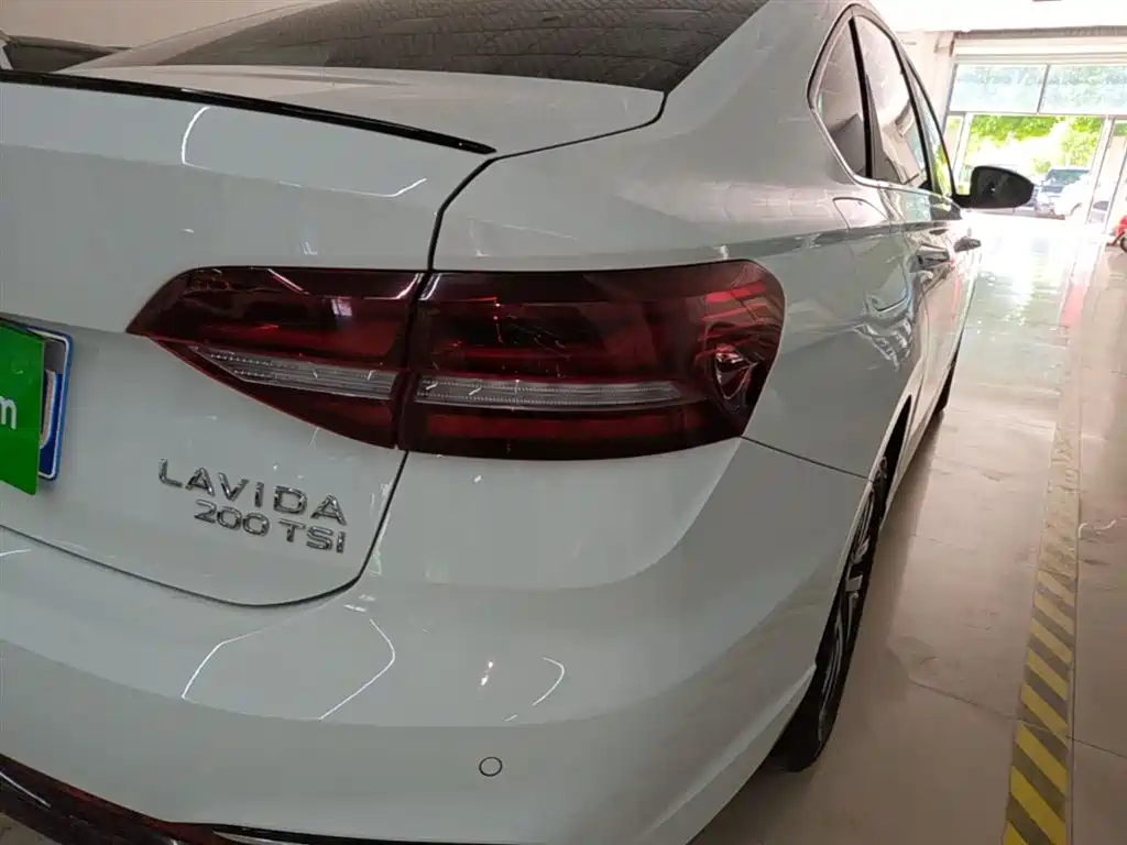 Volkswagen Lavida 2023 200TSI DSG Starlight Comfort Edition фото 8