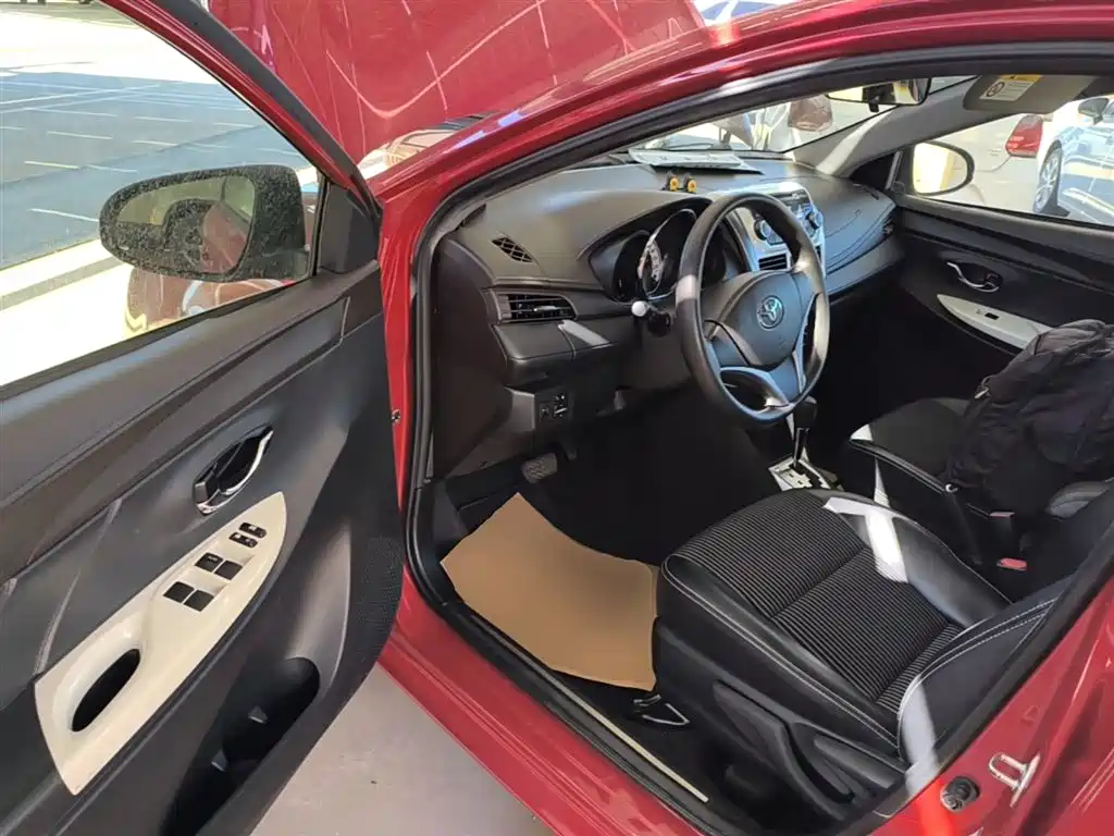 Toyota YARiS L Zhi Xuan 2015 1.5G Auto Sunroof Special Edition фото 16