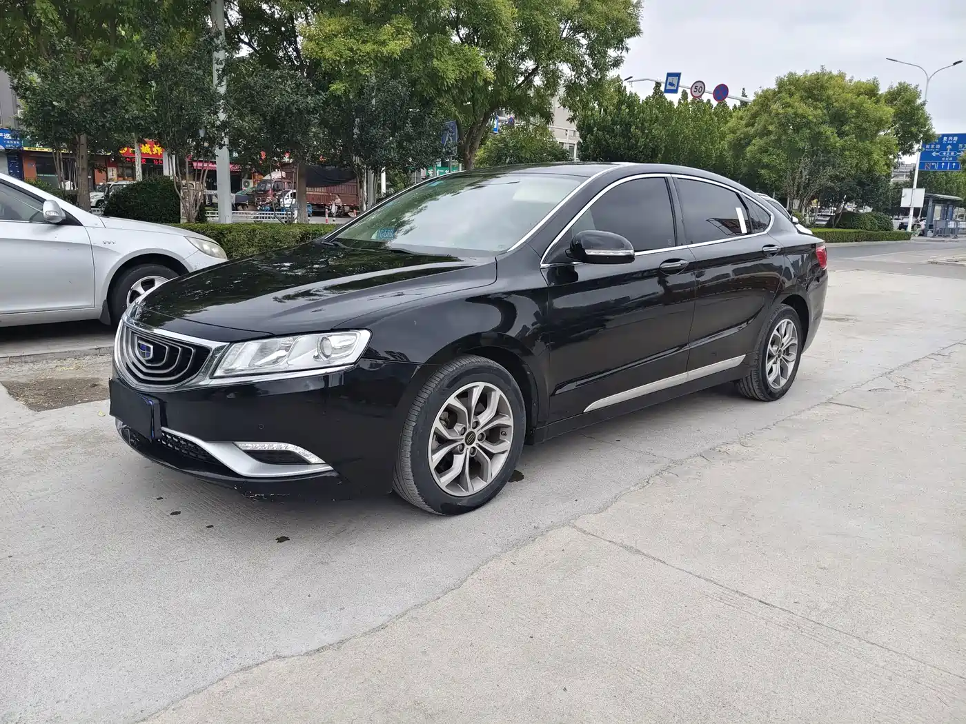Photo 1 - Geely Borui