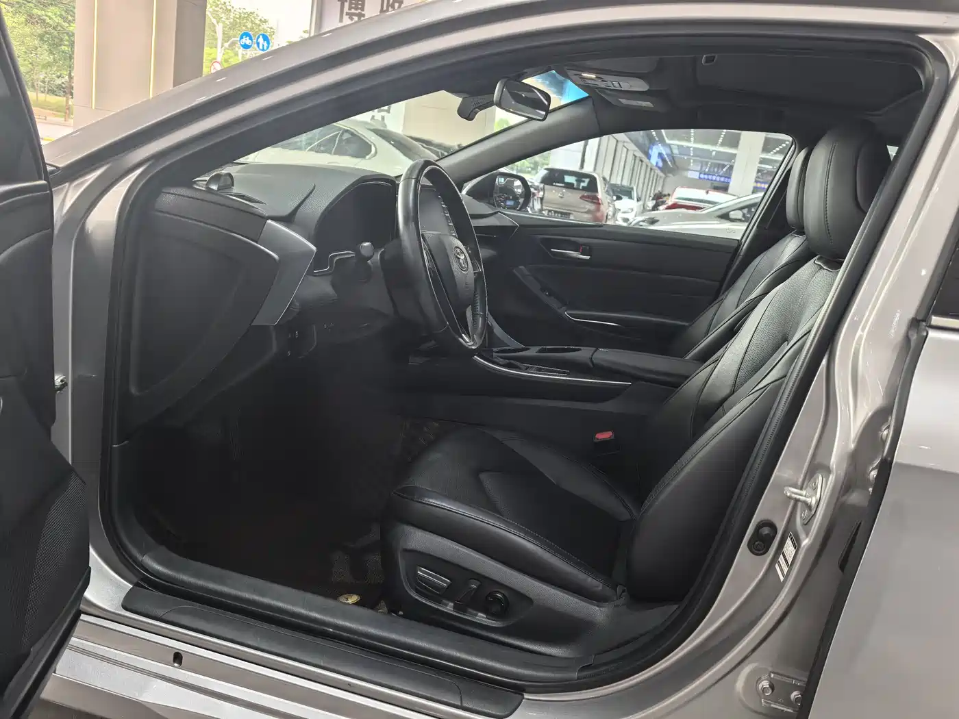 Toyota Avalon 2019 Hybrid 2.5L Luxury Edition China VI фото 4