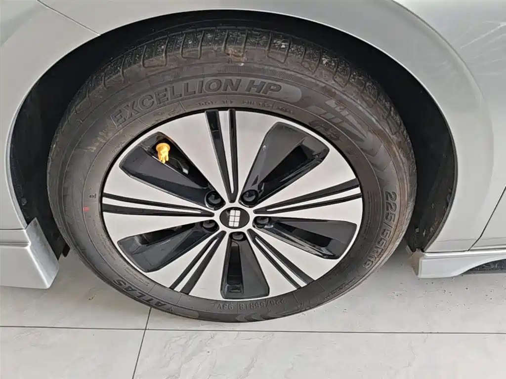 Geely Galaxy Galaxy A7 2025 EM-i 150km Long Voyage Edition фото 23