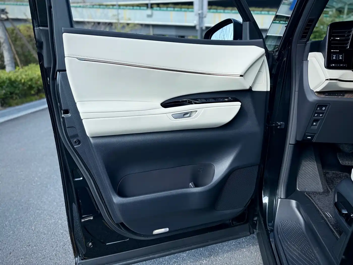 Lexus LM 2024 2023 500h 6-Seater Prestige Edition