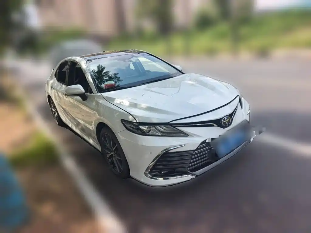 Фото 24 - Toyota Camry