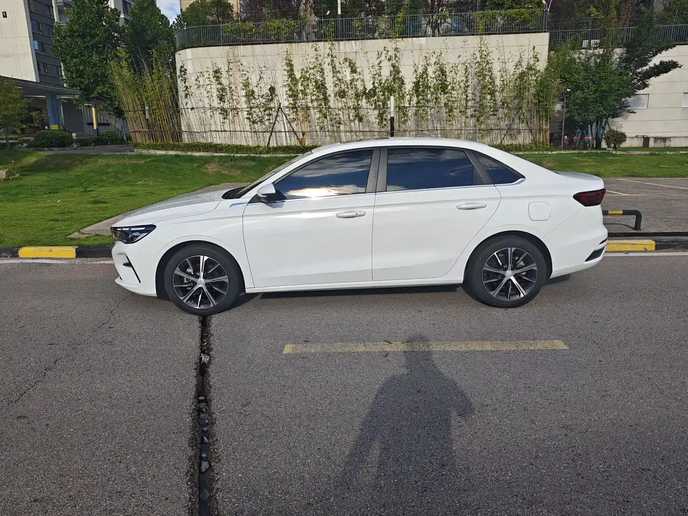 Фото 4 - Geely Emgrand