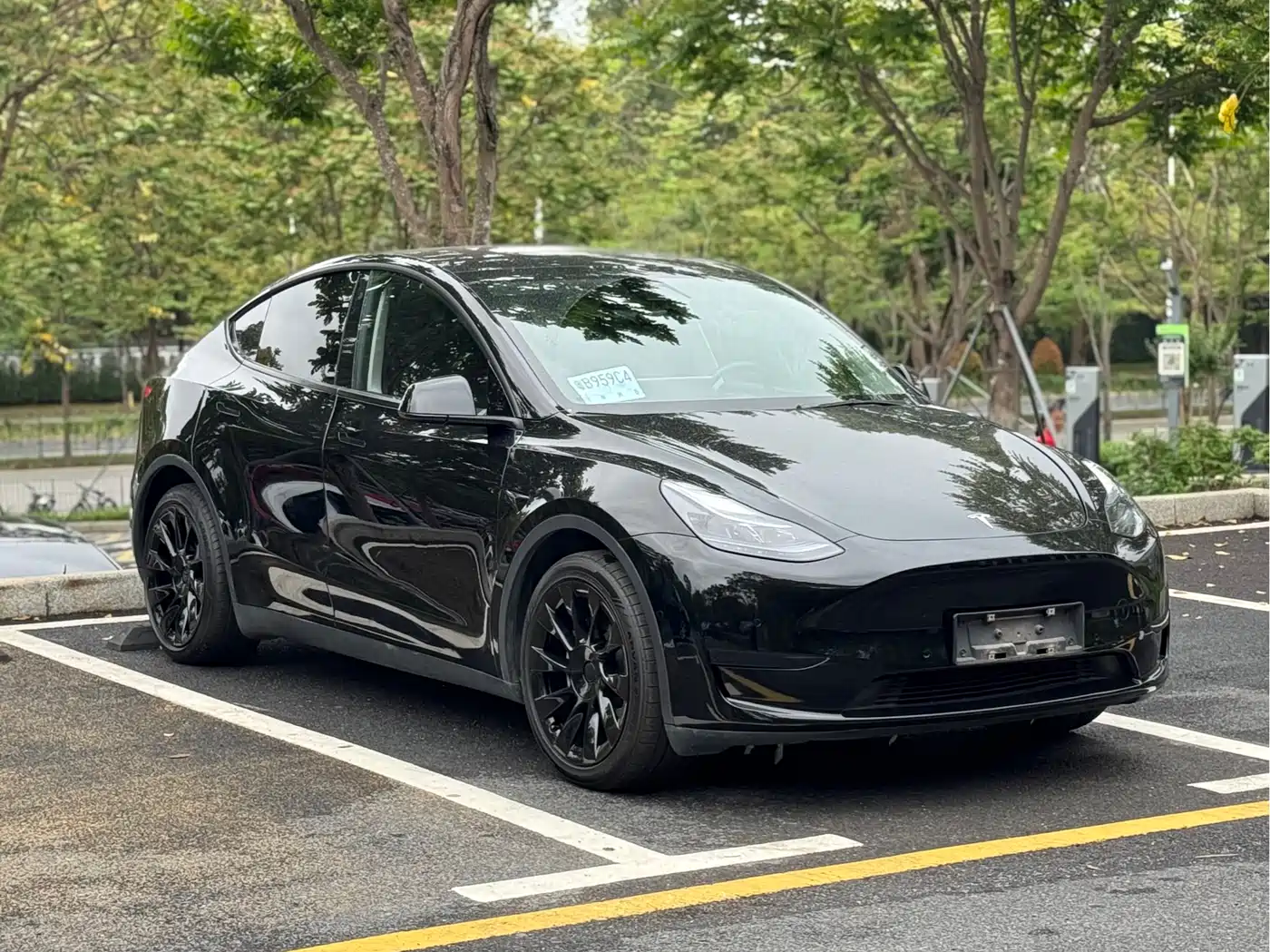 TESLA MODEL Y
