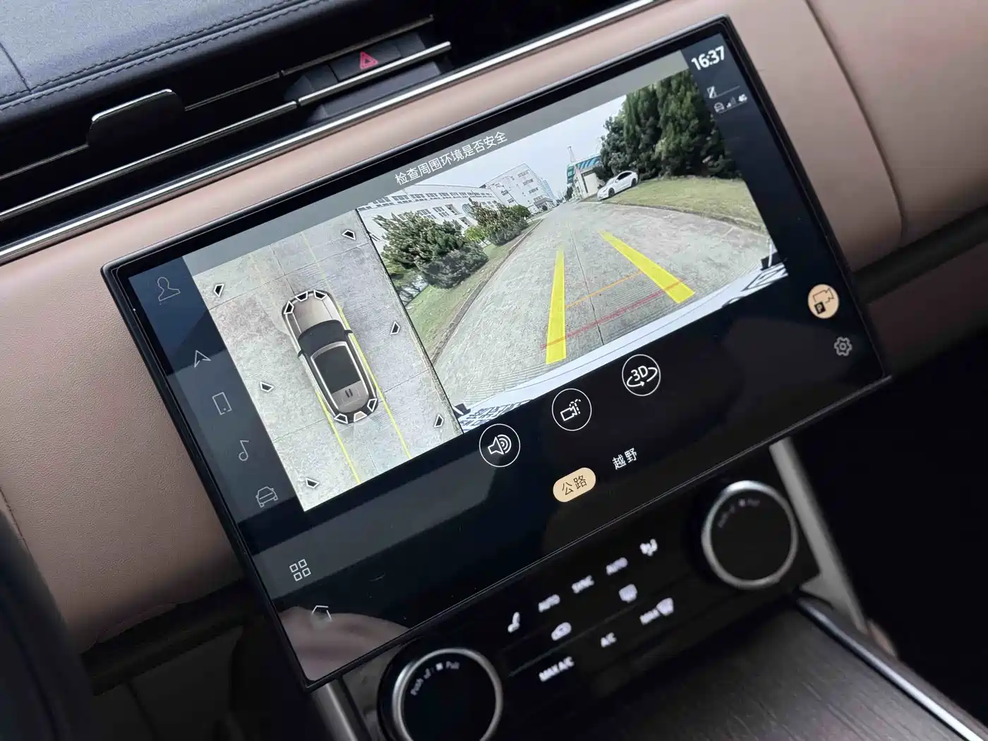 Land Rover Range Rover 2023 3.0 L6 360PS Golden Age Edition фото 8