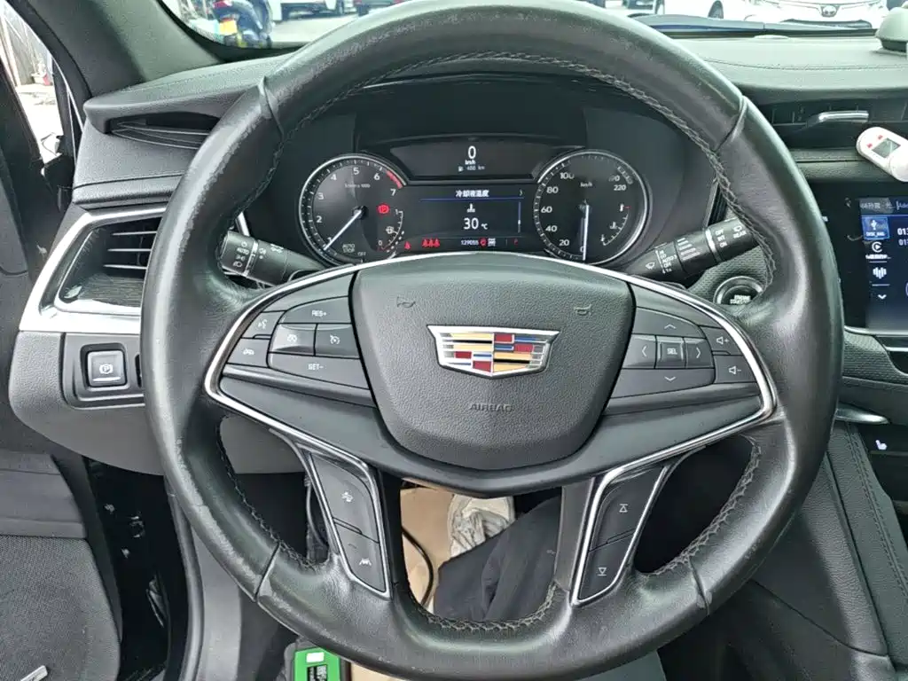Photo 11 - Cadillac XT5